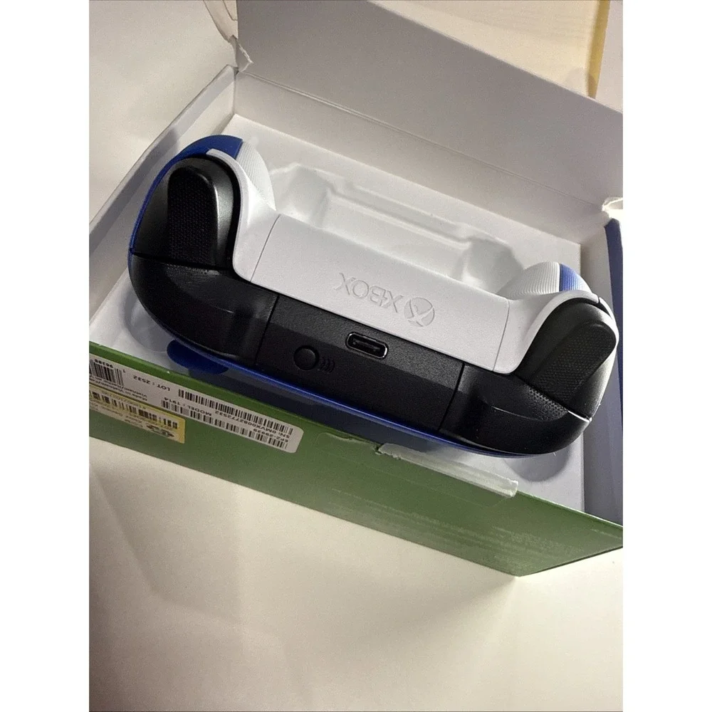 New Microsoft Original Xbox Controller S Shock Blue -Box Is Damaged